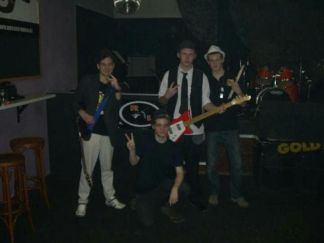 The Scissors 8×